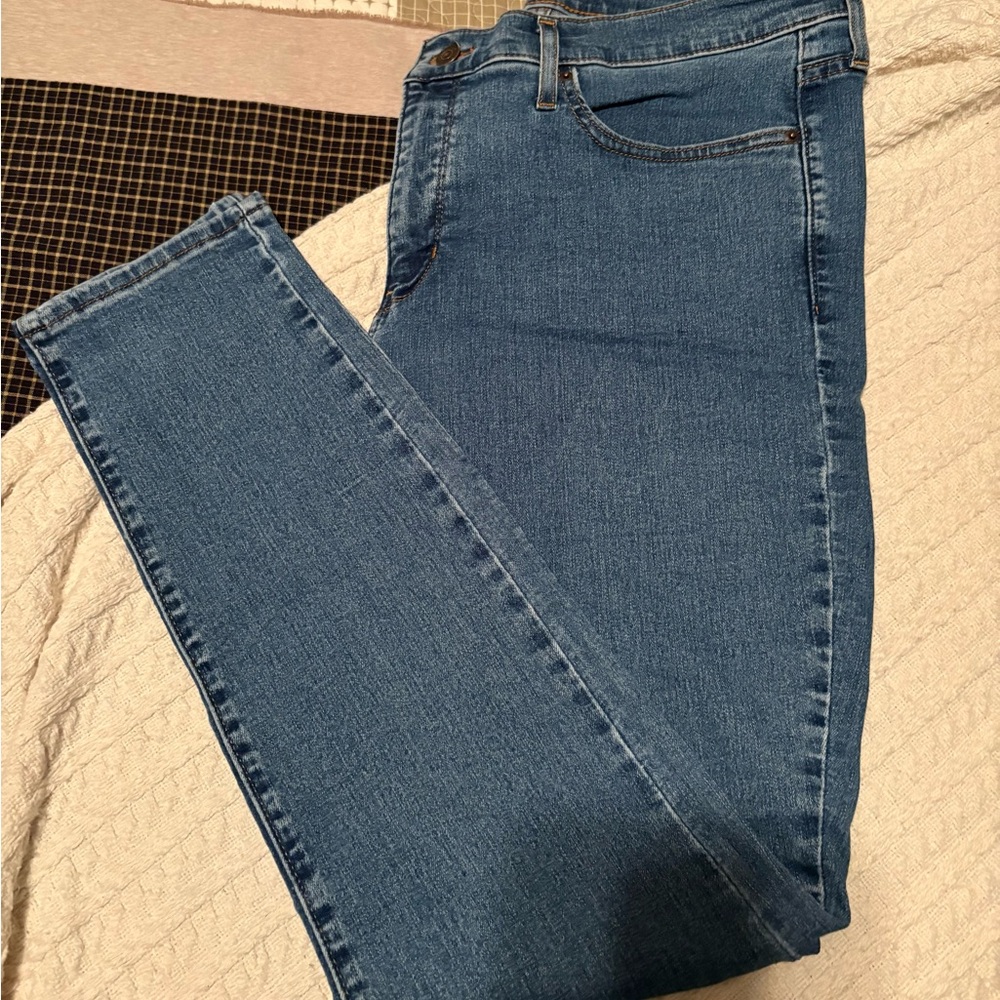 Levi's Women's 311 Shaping Skinny Jeans in Classic Blue size 33, inseam 29